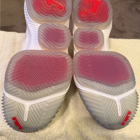 LeBron 16 Low Draft Day White and Red Sneakers - Picture 6 of 6
